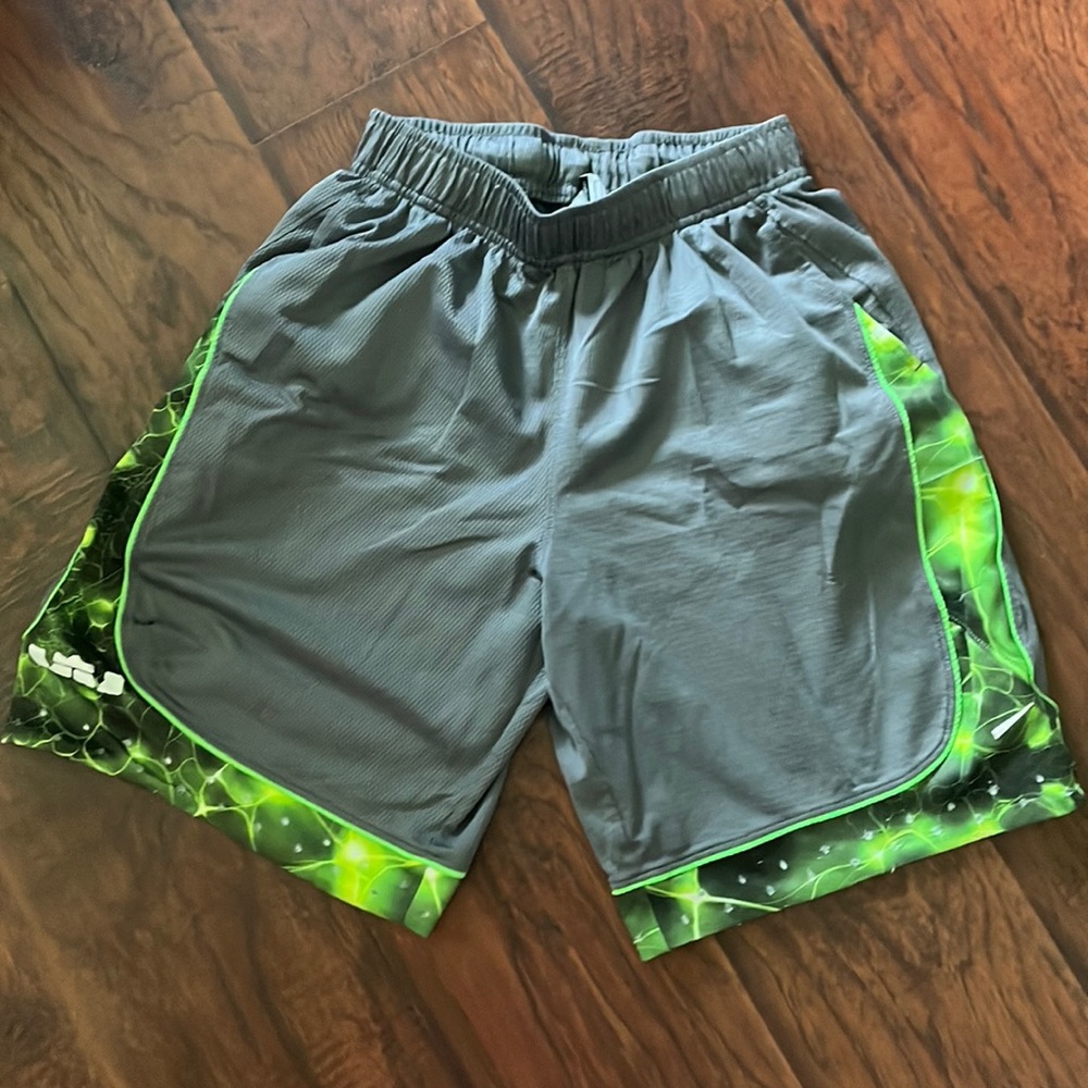 Boys Nike drifit shorts